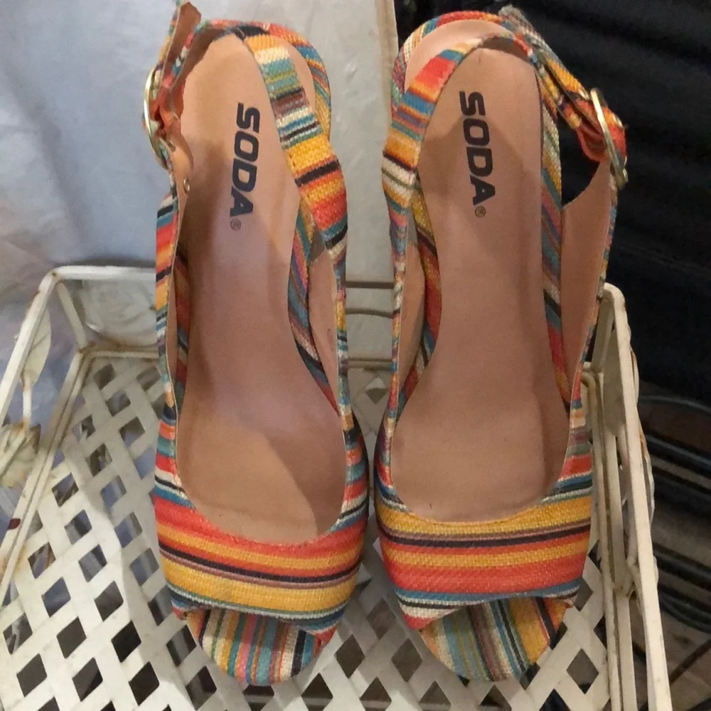 Women's shoes by SODA - Picture 2 of 3